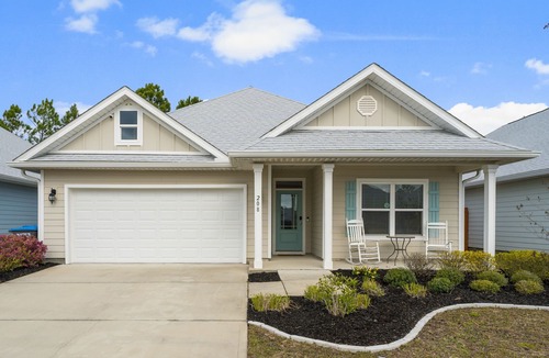Upper Grand Lagoon House | Pet Friendly & 5 minute drive to the beach!