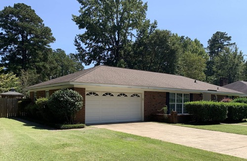 Columbus House | Pet Friendy 3/2 with screened in patio and privace fenced-in back yard!