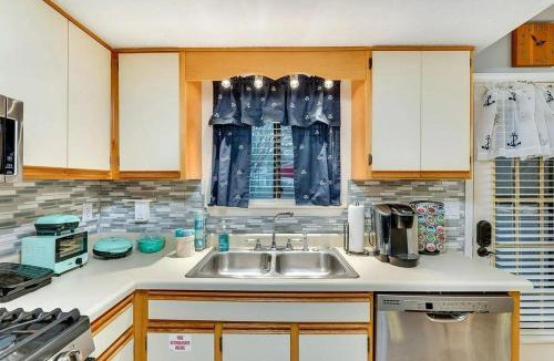 Panama City Beach Apartment | PETS STAY FREE! Fenced! Parking for 2! 11 Pools!