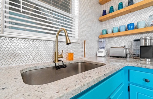 Bahama Beach Condo | Pets Welcome-Free Covered Parking-WiFi-Beach & Sunsets