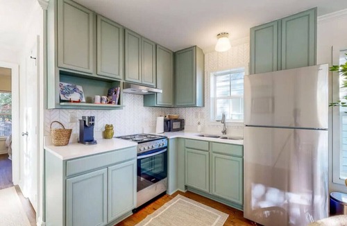 Ocean Springs Cottage | Picture book cottage!