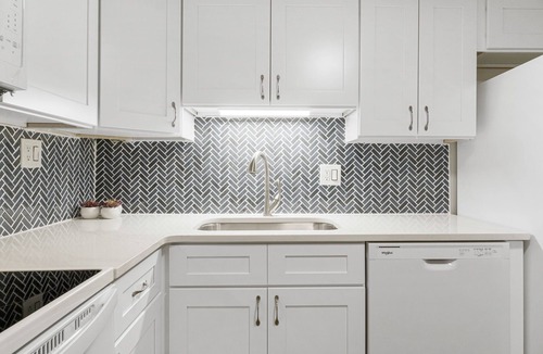 Sunnyside Condo | Pinnacle Port! Remodeled!Seasonal Chair service!Beachfront oceanview! West End