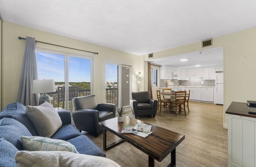 Sunnyside Condo | Pinnacle Port! Remodeled!Seasonal Chair service!Beachfront oceanview! West End