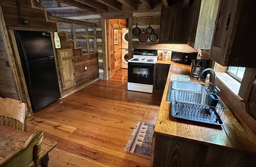 Fort Payne Cabin | Pioneer Log Cabin restored on 300 acres adjoining Little River Canyon
