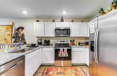 Pine Ridge House | Pirate Escape: Near Rainbow Springs State Park!