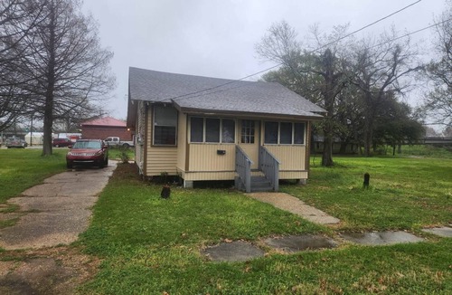 Mid City North House | Plant Workers Home Away From Home