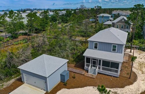 Port St. Joe House | "PLAYING IT KOI" IS A 3BD/2BA MODERN HOME W/2 COMMUNITY POOLS, TRAILS, RESTAURANTS & SHOPS!