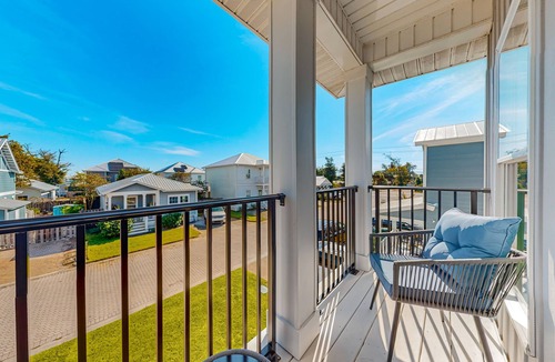 Callaway House | Pleasant neighborhood home with open layout, full kitchen, balcony, & central AC
