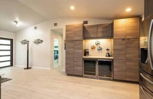Midtown House | Plumeria Paradise, Your Tropical Retreat Close to the Beach