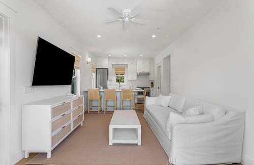 Rosemary Beach Cottage | Point of View Carriage House - Close to Cabana Pool and North Barrett Square!