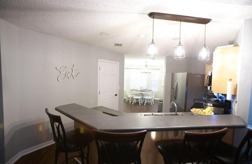 Milton House | Pool 2 King Beds Home Family Baby Ready Beach Gear Fire Pit