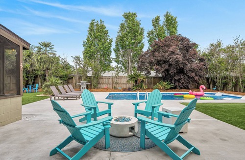 Northeast Pensacola House | POOL* 5 bed*Arcade * Fire Pit *PingPong *