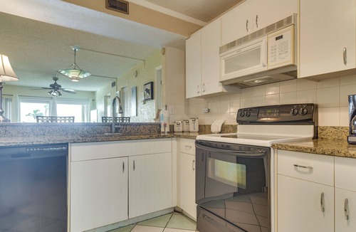 Palma del Mar Condo | Pool Access! Extended Base 2 Mi to St Pete Beach