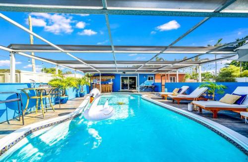 Oakland Park House | Pool and Hot Tub Just 10 Close to All