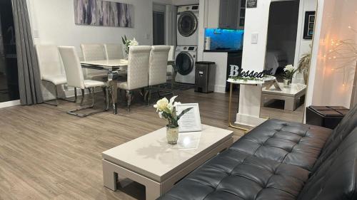 Kendale Lakes Apartment | Pool & Canal-View Townhouse | Miami Oasis + BBQ