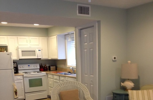 Laguna Beach Estates Apartment | POOL !!! Come and relax less than 5 minute walk to beach