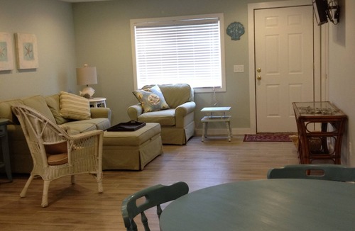 Laguna Beach Estates Apartment | POOL !!! Come and relax less than 5 minute walk to beach