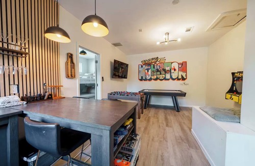Braeswood Place House | Pool, Hot Tub & Game Room Near Med Center