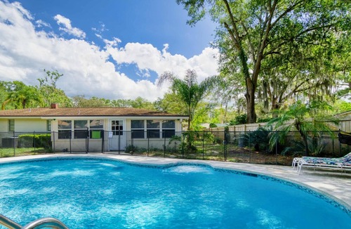 Southside House | Pool House in the Heart of Julington Creek | King Bed |Sleeps 10