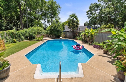 Montgomery House | Pool & Mins to Zoo - Capitol Heights Hideaway
