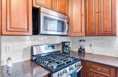 Rowlett House | Pool retreat 5BA 2.5BA 4 King bed near lake