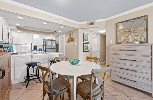 Holiday Beach Condo | Pool Side Beach Front Condo with Murphy Bed! PW110