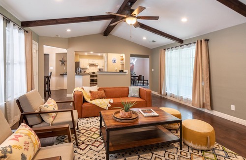 Southwest Carrollton House | Pool table, BBQ, pool table, fire pit, nearby golf courses