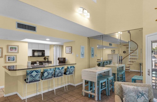 Gulf Pines Condo | Pool View | Screened-in Balcony | Free Seasonal Beach Chair Service