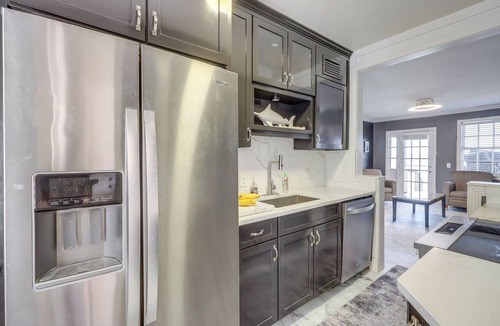 Southbank Condo | Poolside Fun! Waterfront Gem Near San Marco Square
