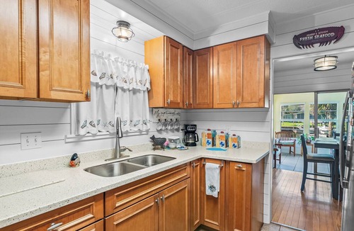 Crawfordville House | Poppy's Crab House