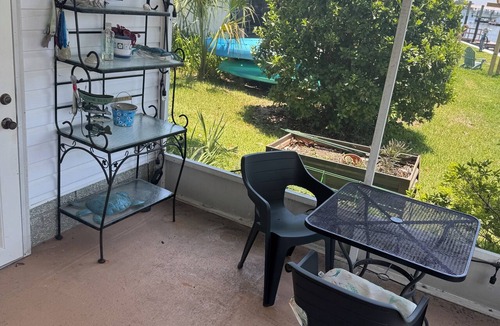 Crawfordville House | Poppy's Crab House