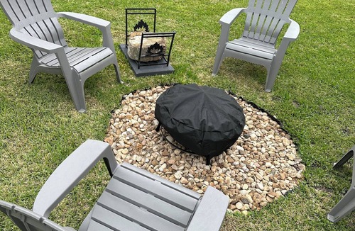 Port Arthur House | Port Arthur 3 Bedroom with Backyard Fire Pit & Parking