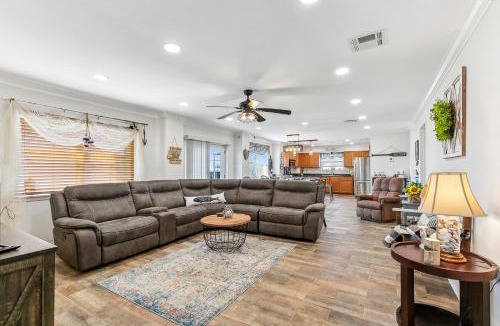 Port Sulphur House | Port Sulphur Retreat 1 mile away from LNG plant