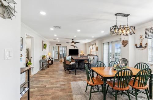 Port Sulphur House | Port Sulphur Retreat 1 mile away from LNG plant