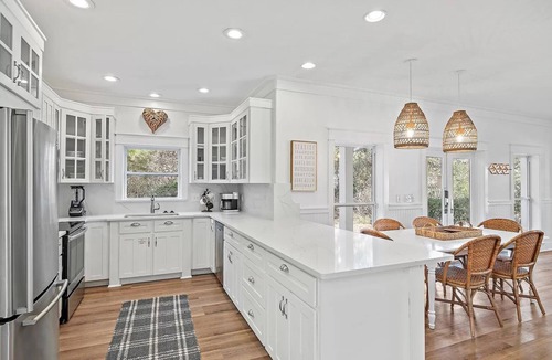 Village of Sugar Beach House | Pour Some Sugar On Me ~ 5Br/4Ba ~ Sleeps 12 ~ Golf Cart ~ Perfect for family!
