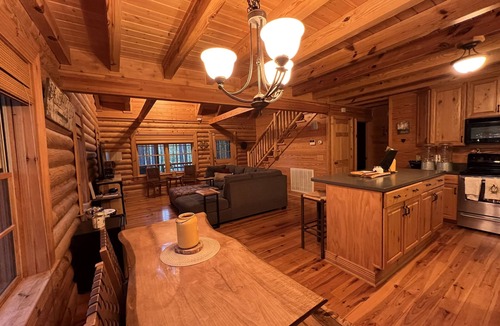 Elrod Cabin | Premiere Family Getaway Cabin Near UA and MSU: Wood Haven Retreat and Farm