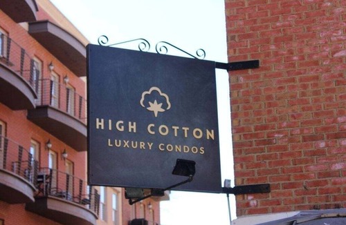 Oxford Condo | Premium 2 Bedroom 2 Bath Condo on the Oxford Square