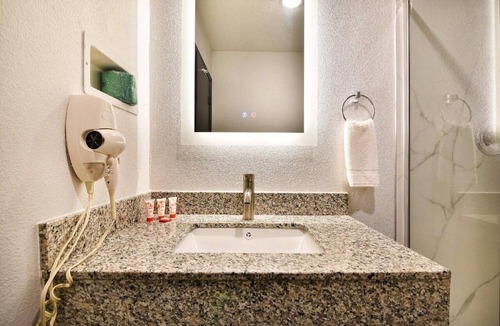 Shreveport Apartment | Premium 2 Full Bed Smoking