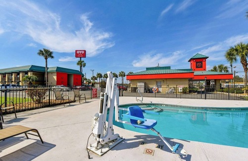 Lake Park Apartment | Premium King Bed | Smoking