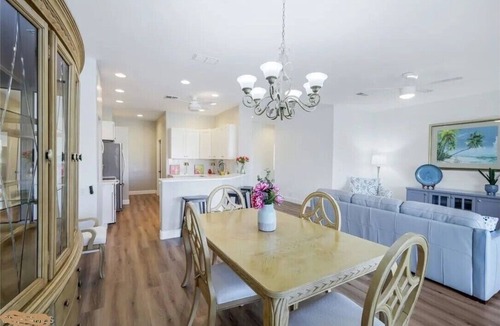 Tropical Cove Villa | Prestigious Lexington Country Club minutes from Ft Myers Beach & Sanibel Island.