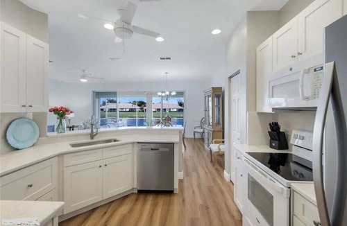 Tropical Cove Villa | Prestigious Lexington Country Club minutes from Ft Myers Beach & Sanibel Island.