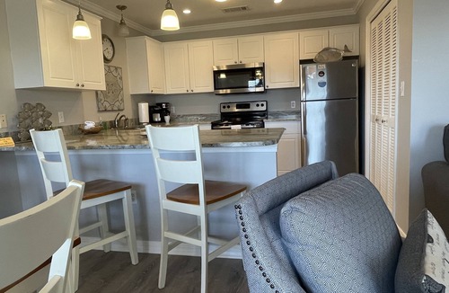 Gulf Place Condo | Price Drop for Fall, Two Night Stay, Private Beach Access, Great Restaurants