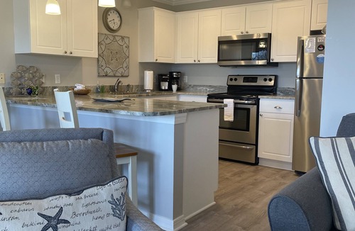 Gulf Place Condo | Price Drop for Fall, Two Night Stay, Private Beach Access, Great Restaurants