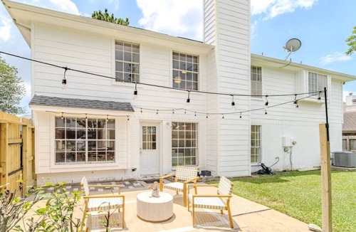 Sugar Land House | Prime Houston-Suburb Stay | Mins to Hwy 6, 99 & 59