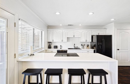 Plano House | Prime Location- 4BR | Hot Tub, BBQ & Kids Play Zone