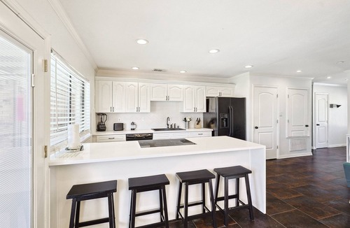 Plano House | Prime Location- 4BR | Hot Tub, BBQ & Kids Play Zone