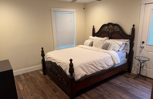 South Central Houston Cottage | Prime location and serene getaway in central Houston