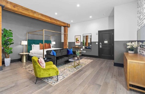 Central Business District Hotel | Prime Location King Bed+Gym+Rooftop Pool Hotel
