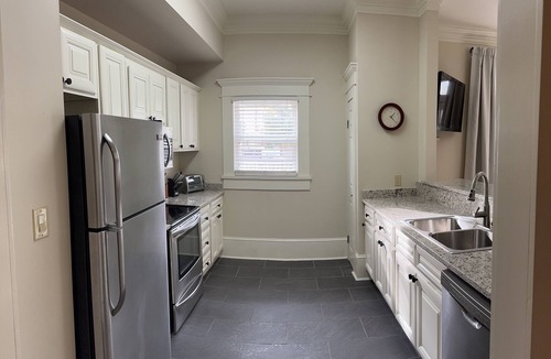 Hammond Apartment | Prime Location - Newly Renovated - Cozy 1-bedroom apartment close to SLU