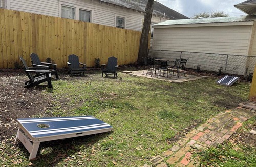 Freret Villa | Prime Tulane Villa on Freret w Parking and Grill